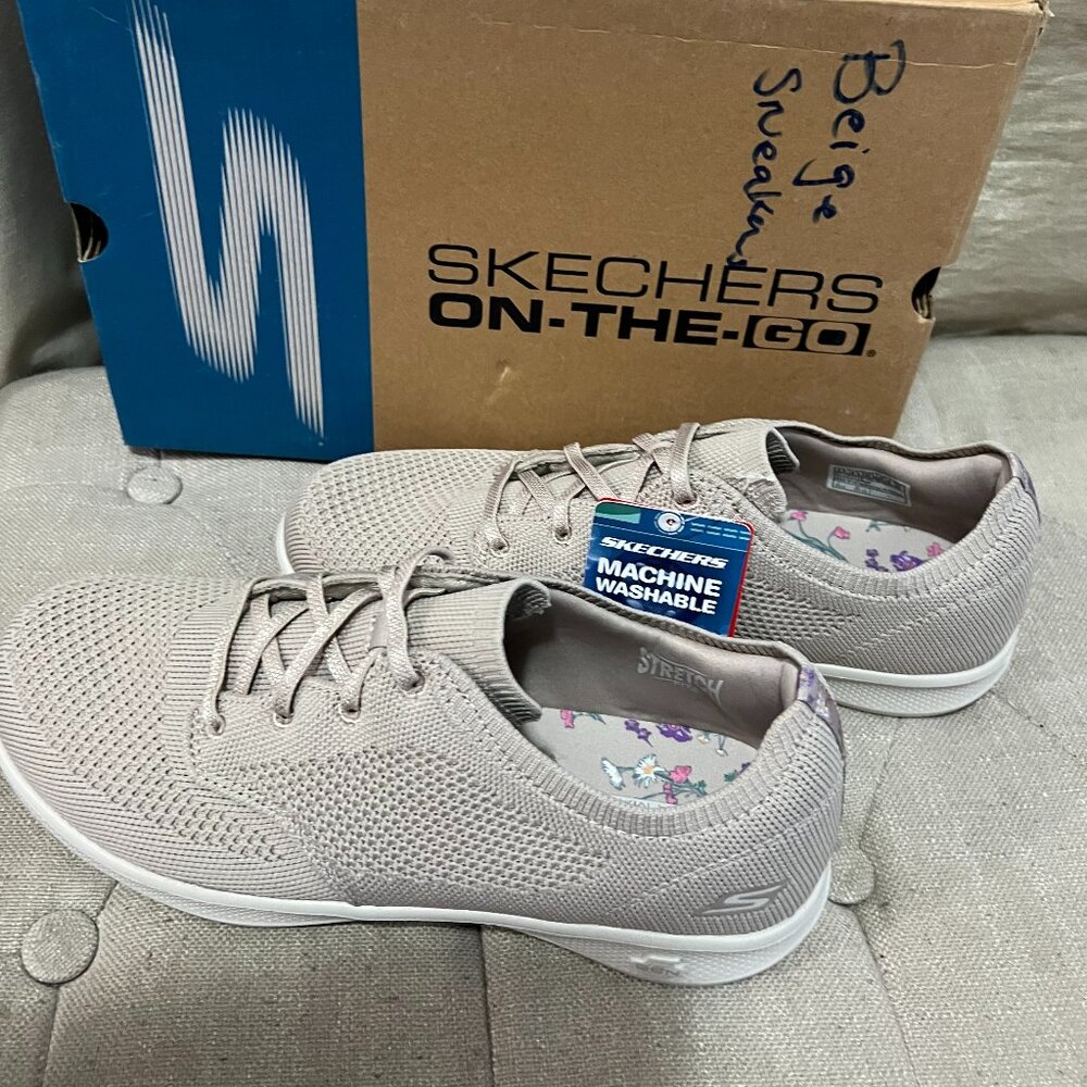 Sketchers women's sneakers in 9.5 - New in Box